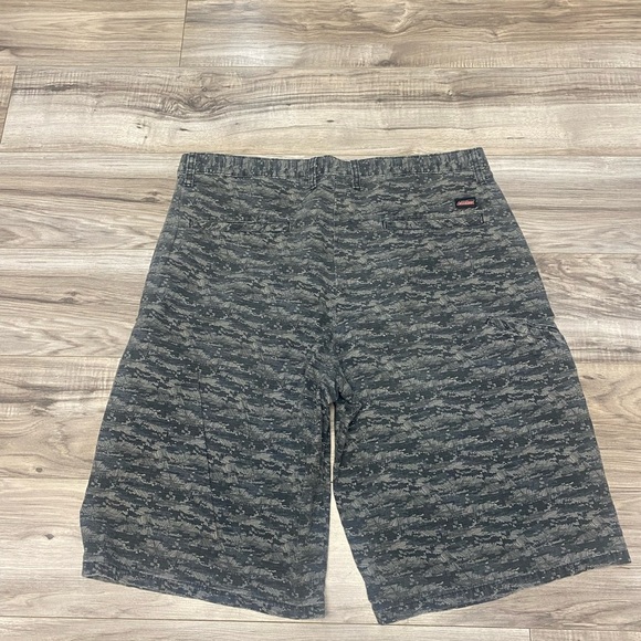 Dickies Men's Multi-Color Camo Work Shorts, Pants Size 36 Durable 5 Pocket - Picture 3 of 6
